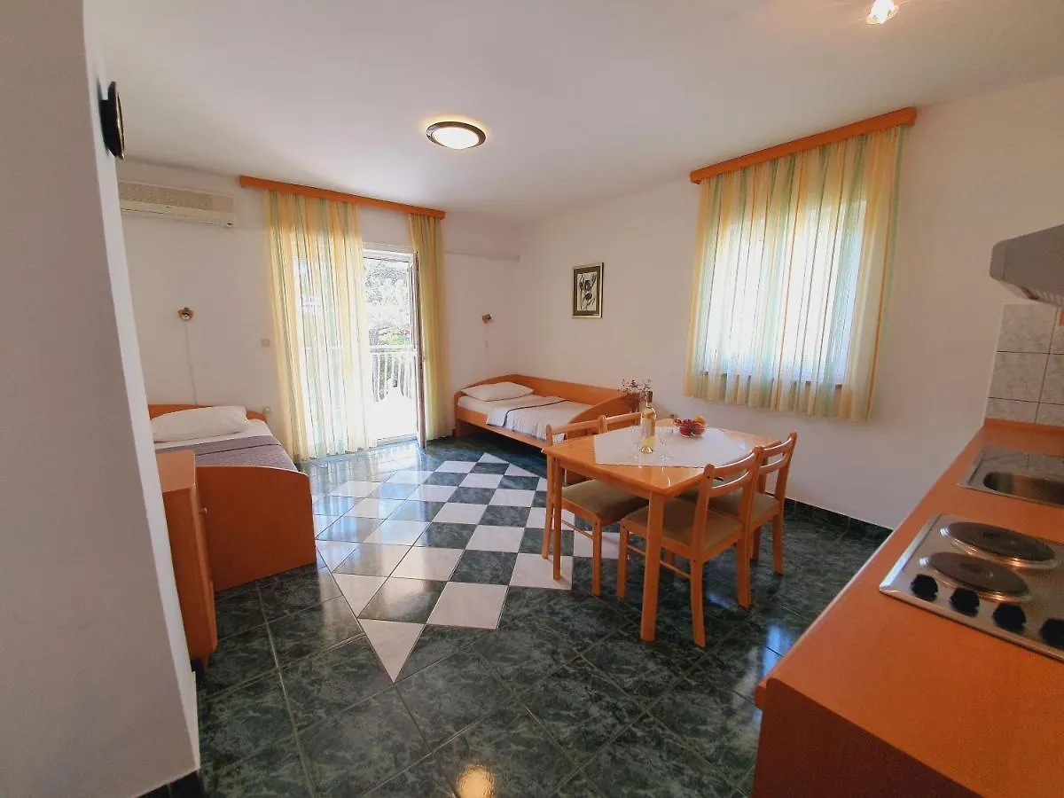 Apartments Villa Anne Jadranovo 0*,