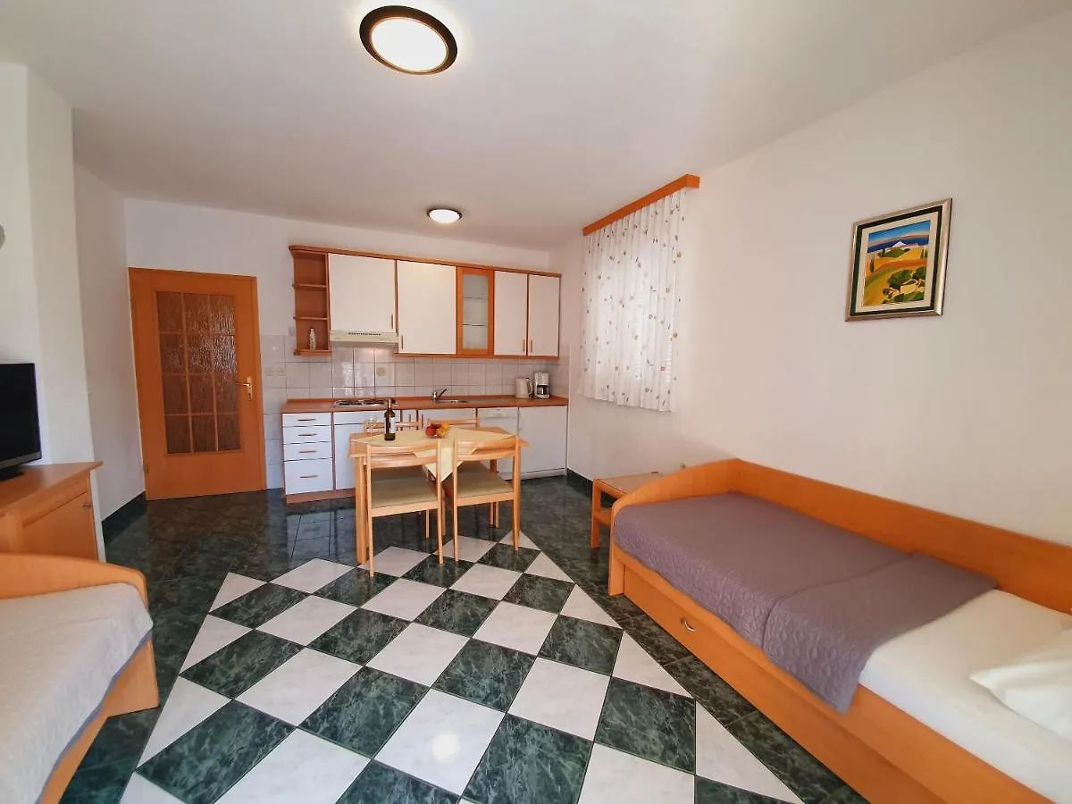 Apartments Villa Anne Jadranovo