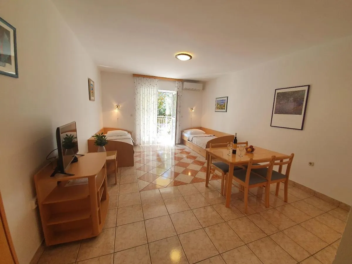 Apartments Villa Anne Jadranovo