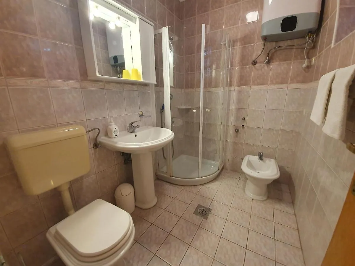 Apartments Villa Anne Jadranovo 0*,