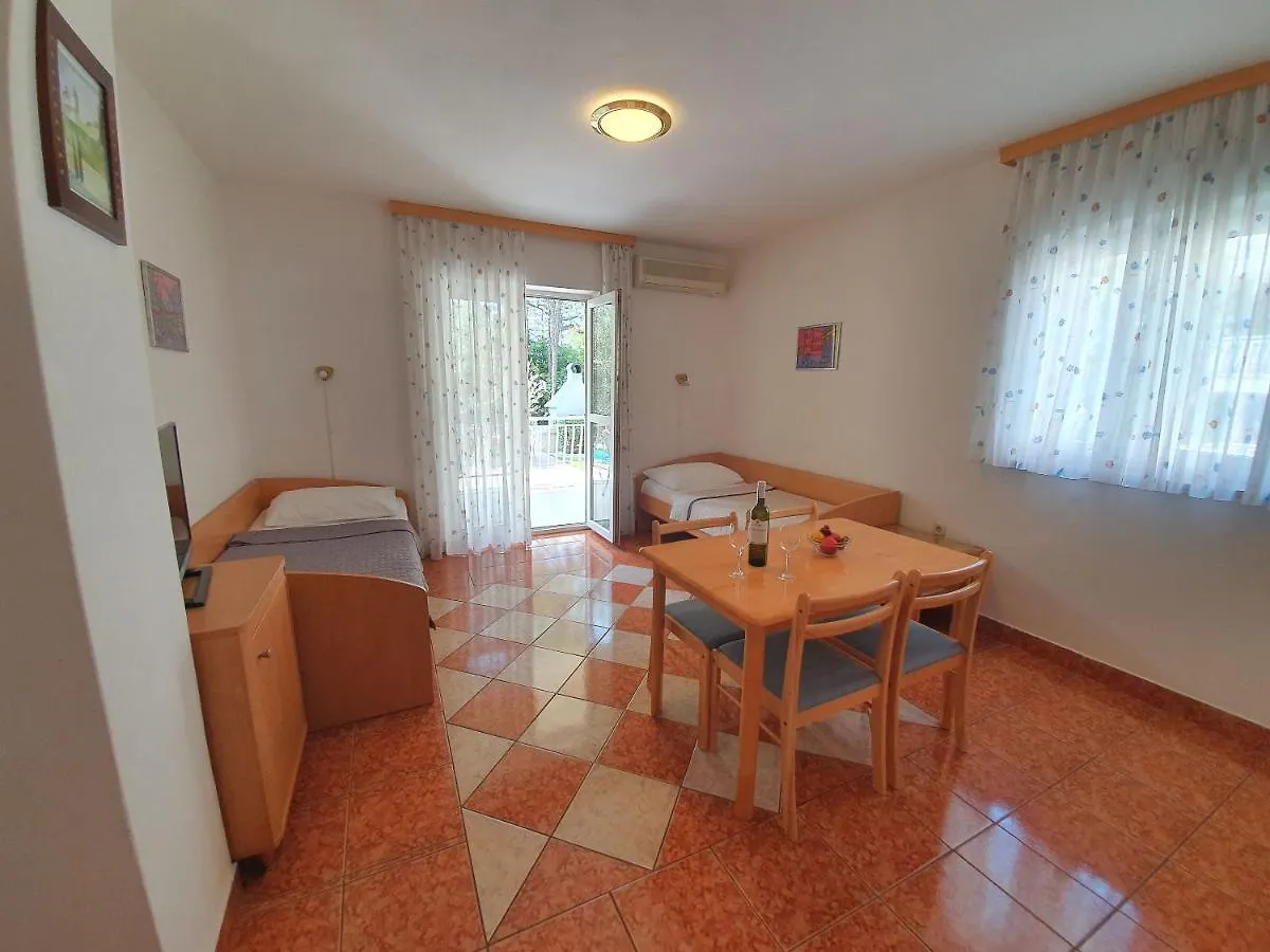 Apartments Villa Anne Jadranovo
