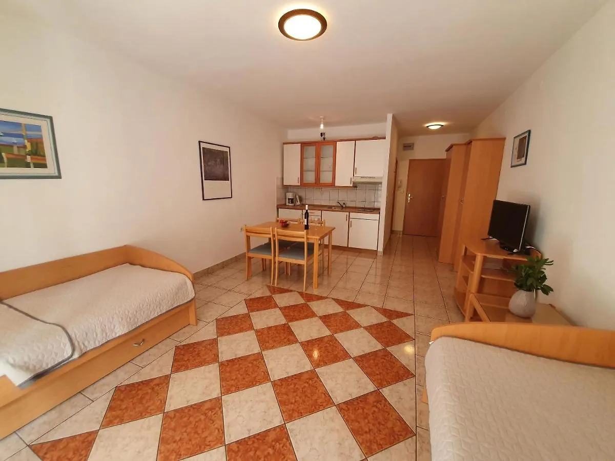 Apartments Villa Anne Jadranovo