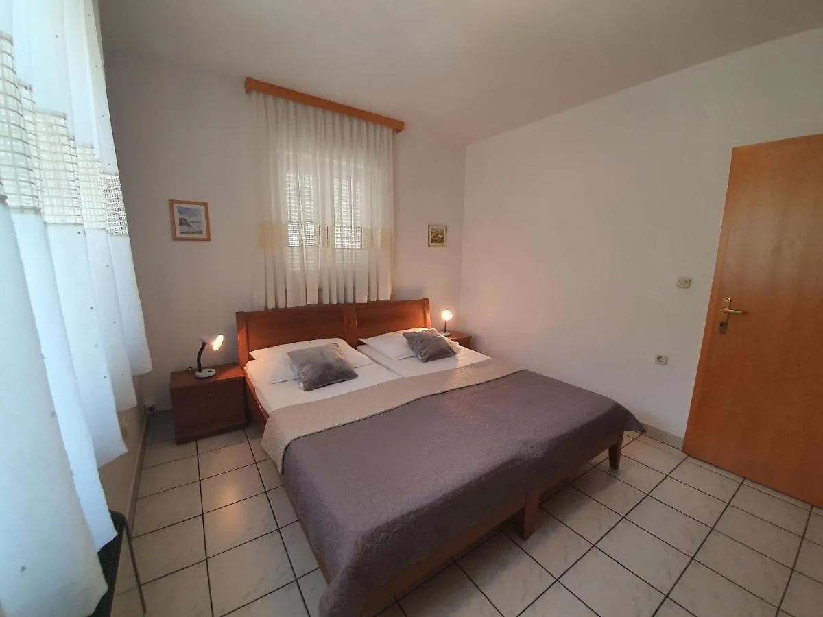 Apartments Villa Anne Jadranovo 0*,