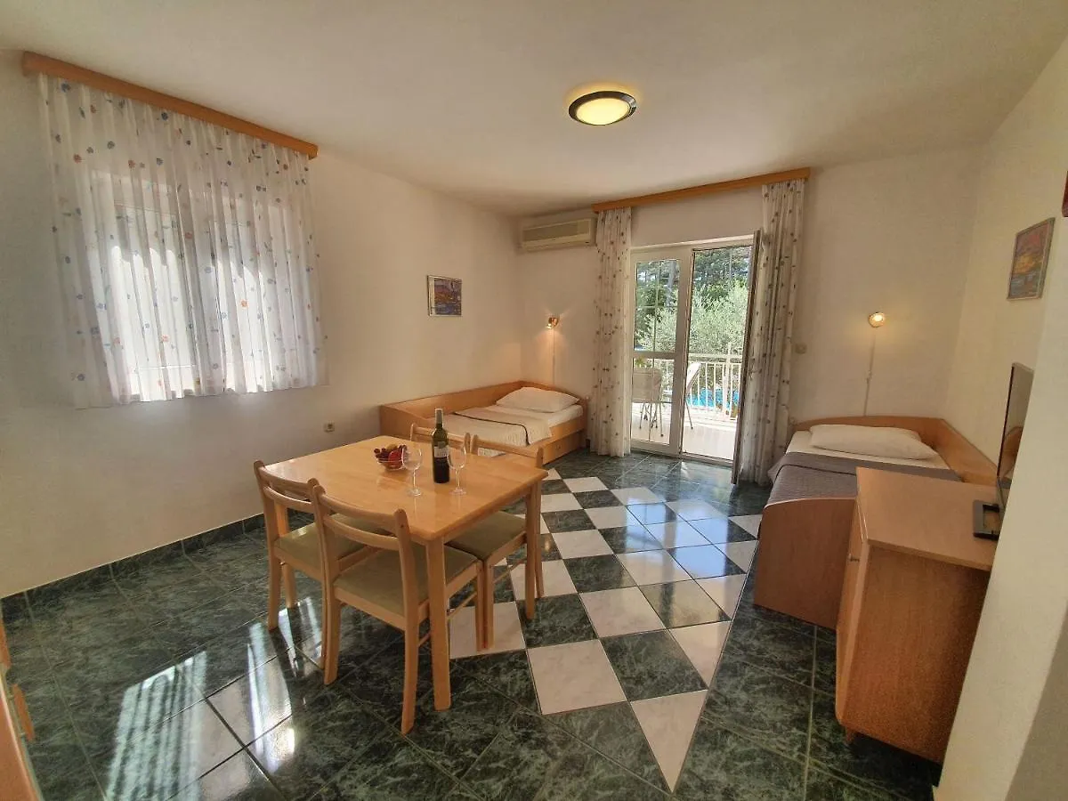 Apartments Villa Anne Jadranovo