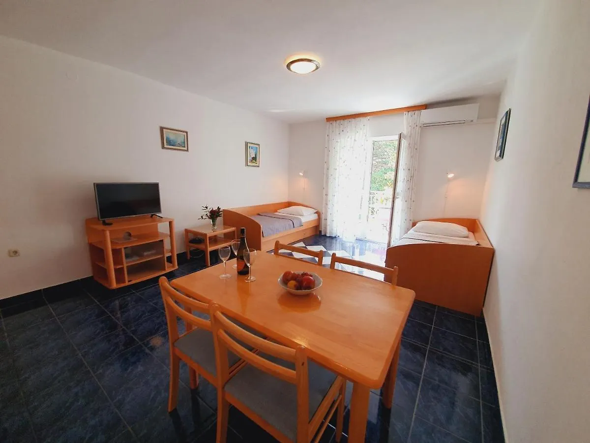 Apartments Villa Anne Jadranovo