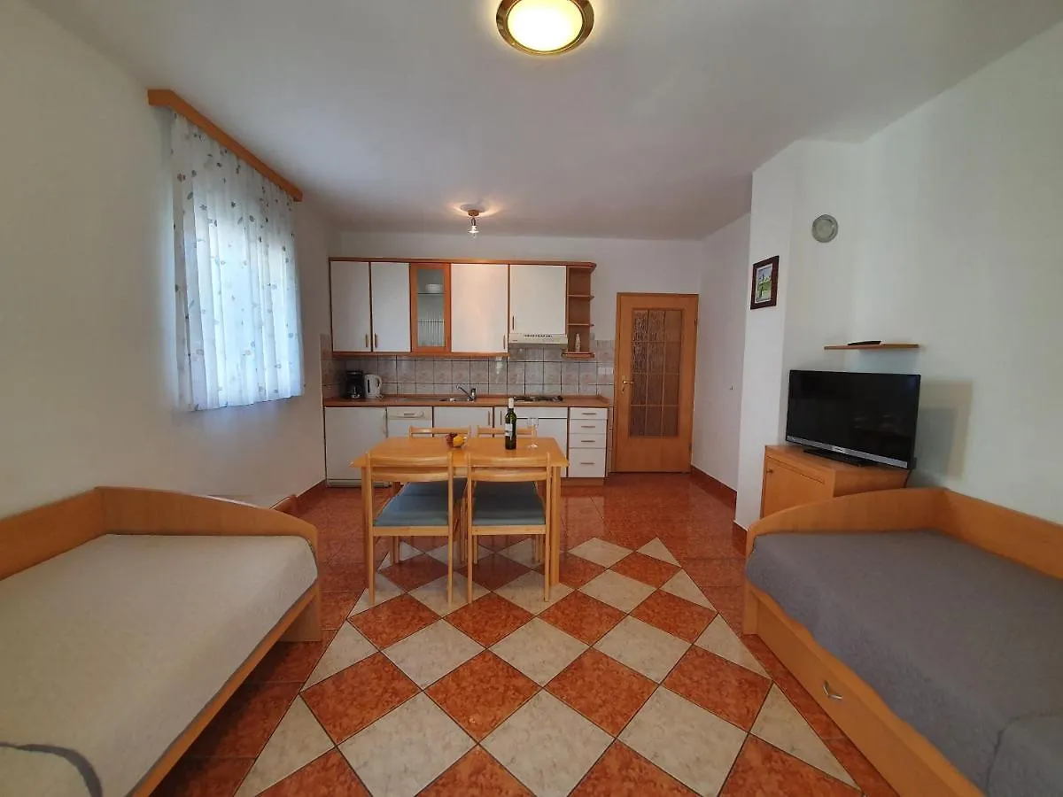 Apartments Villa Anne Jadranovo 0*,