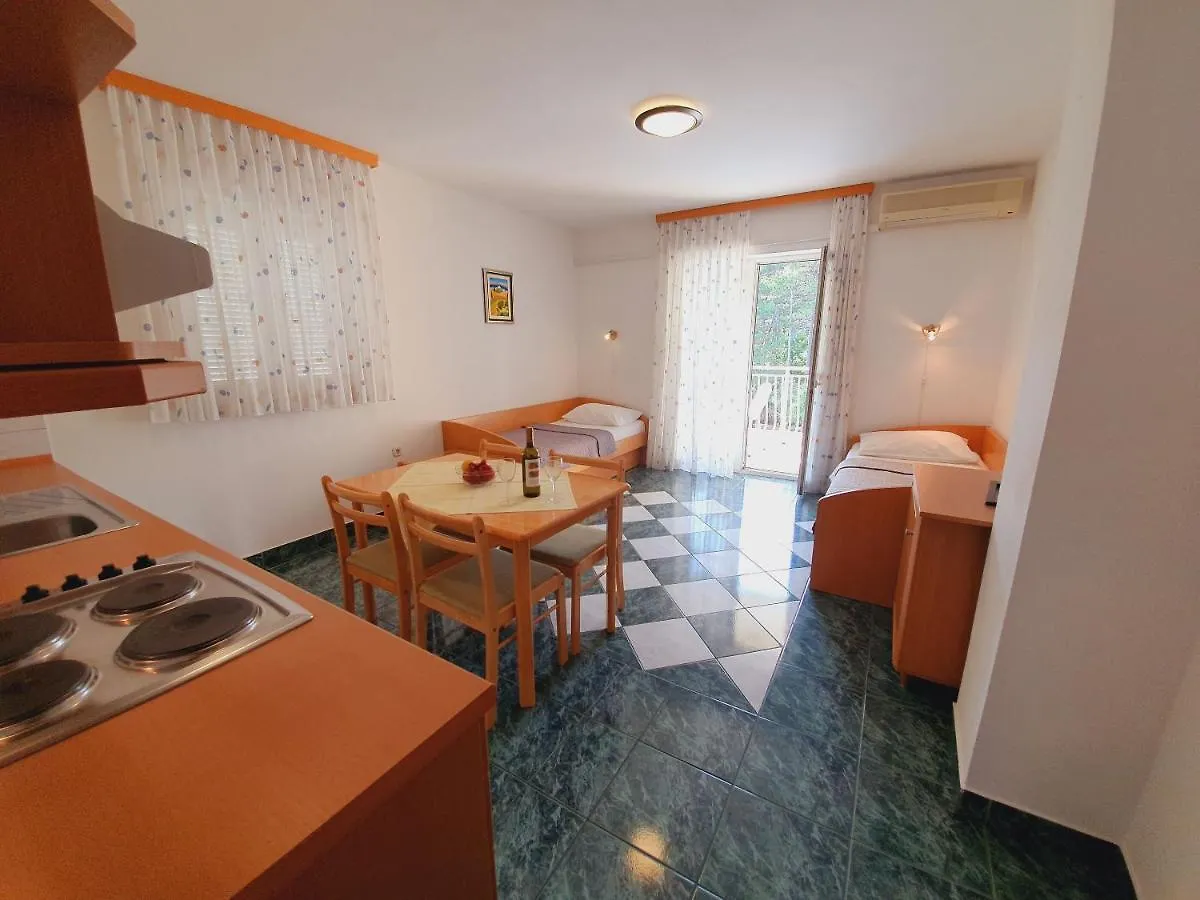 Apartments Villa Anne Jadranovo
