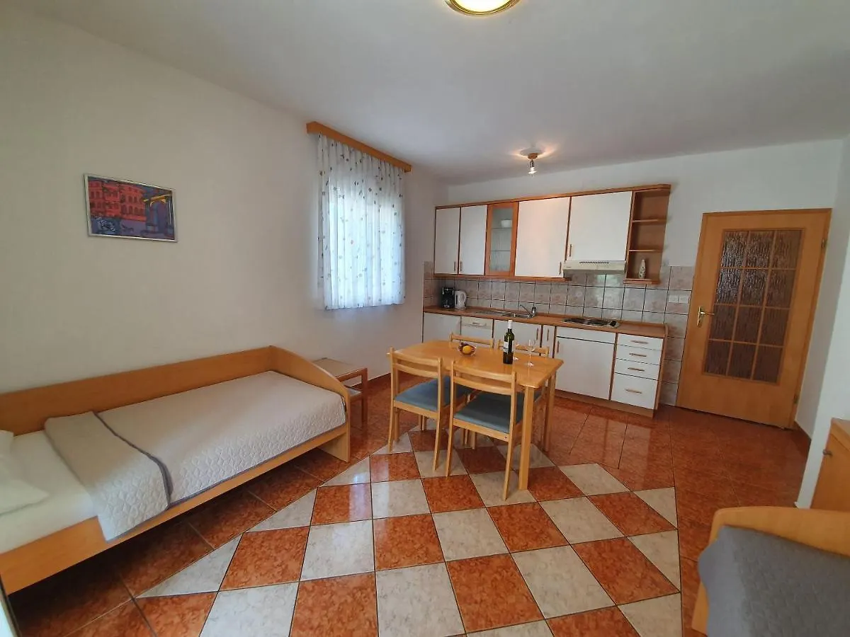 Apartments Villa Anne Jadranovo