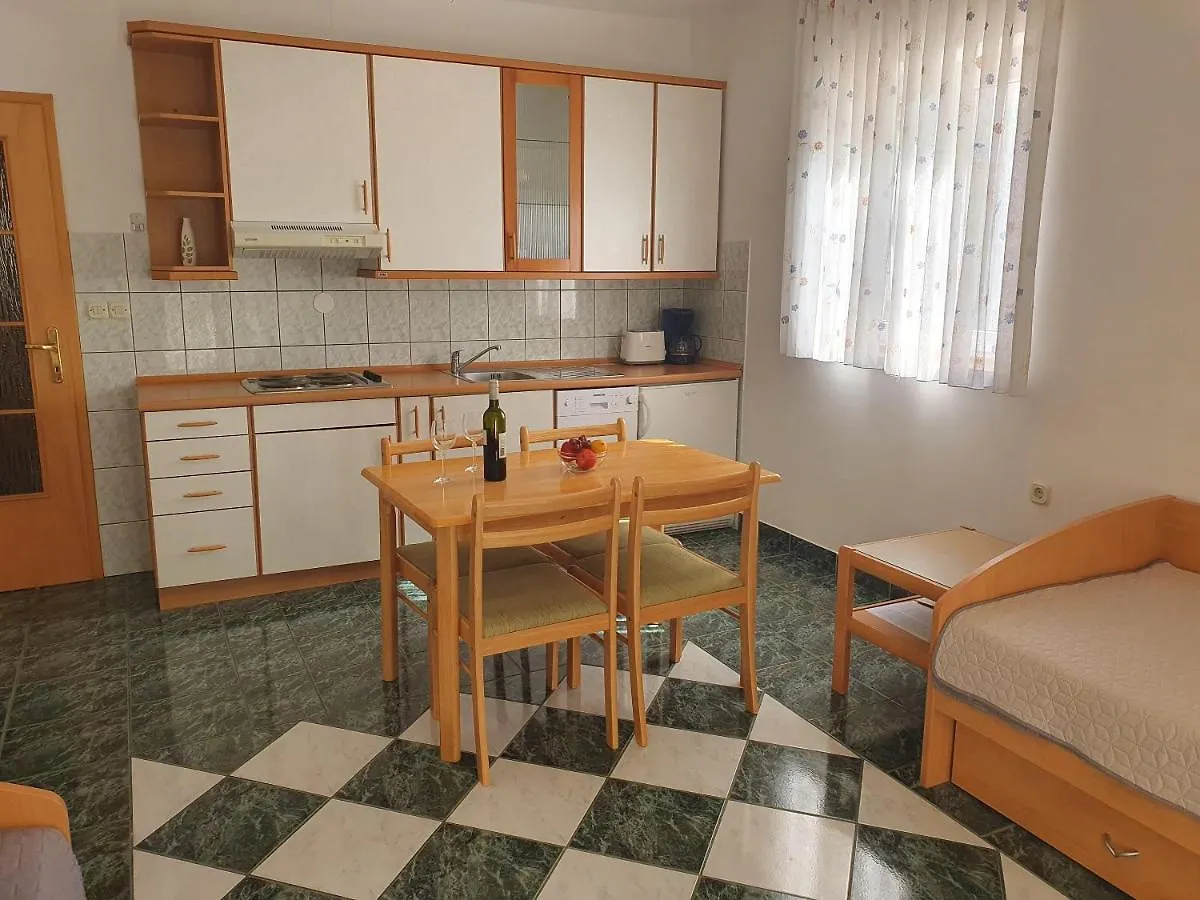 Apartments Villa Anne Jadranovo 0*,