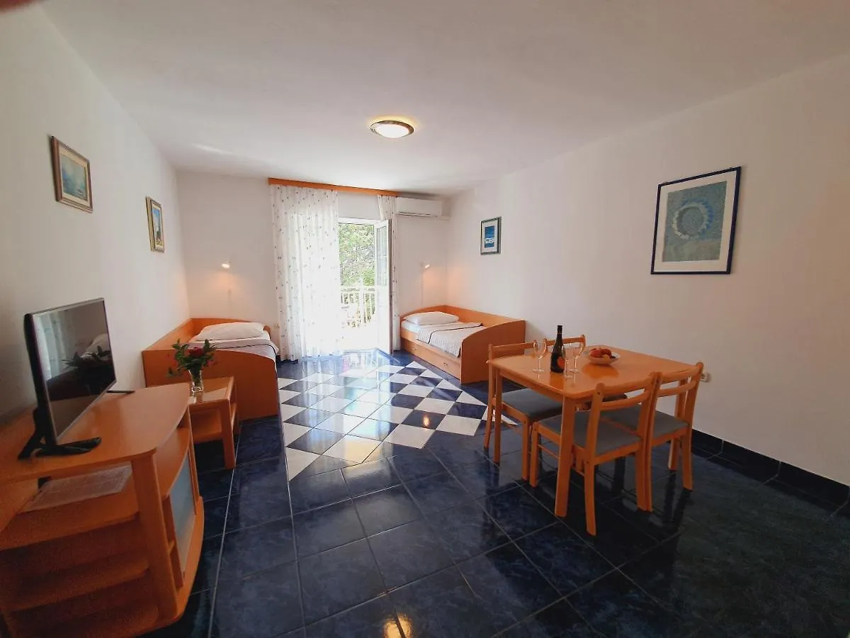 Apartments Villa Anne Jadranovo