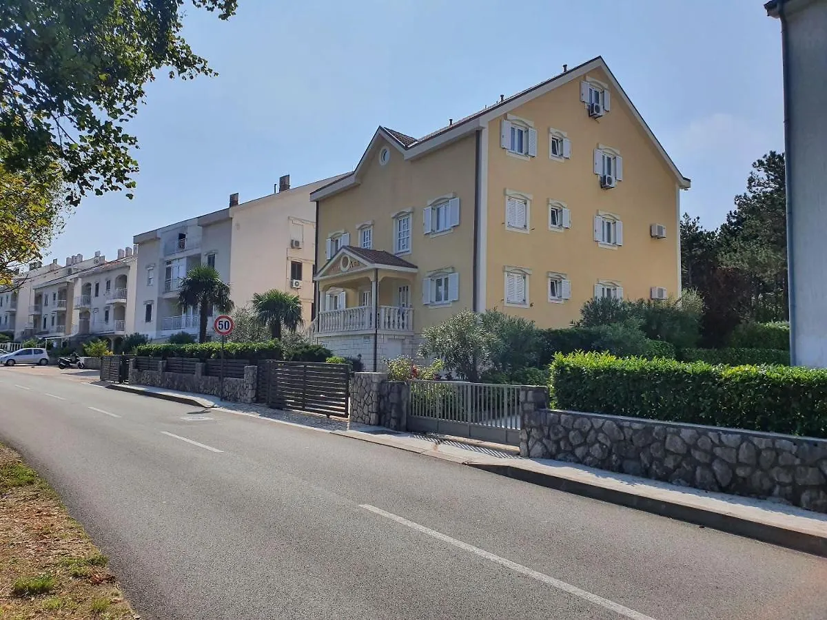 Apartments Villa Anne Jadranovo