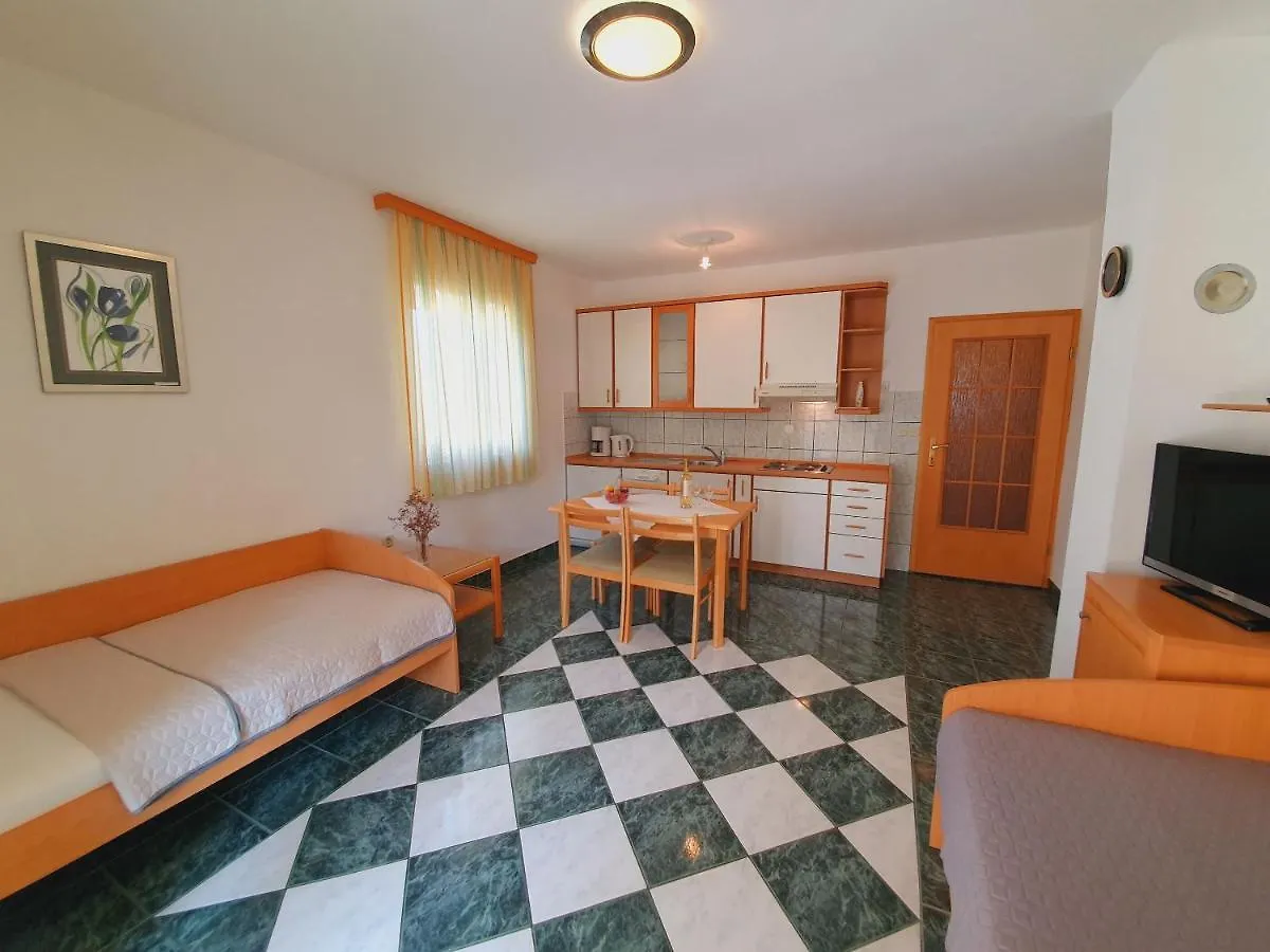 Apartments Villa Anne Jadranovo